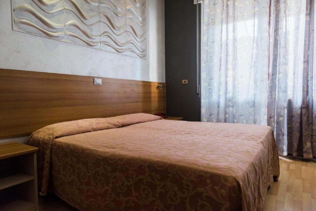 Hotel Royal Viverone Exterior foto